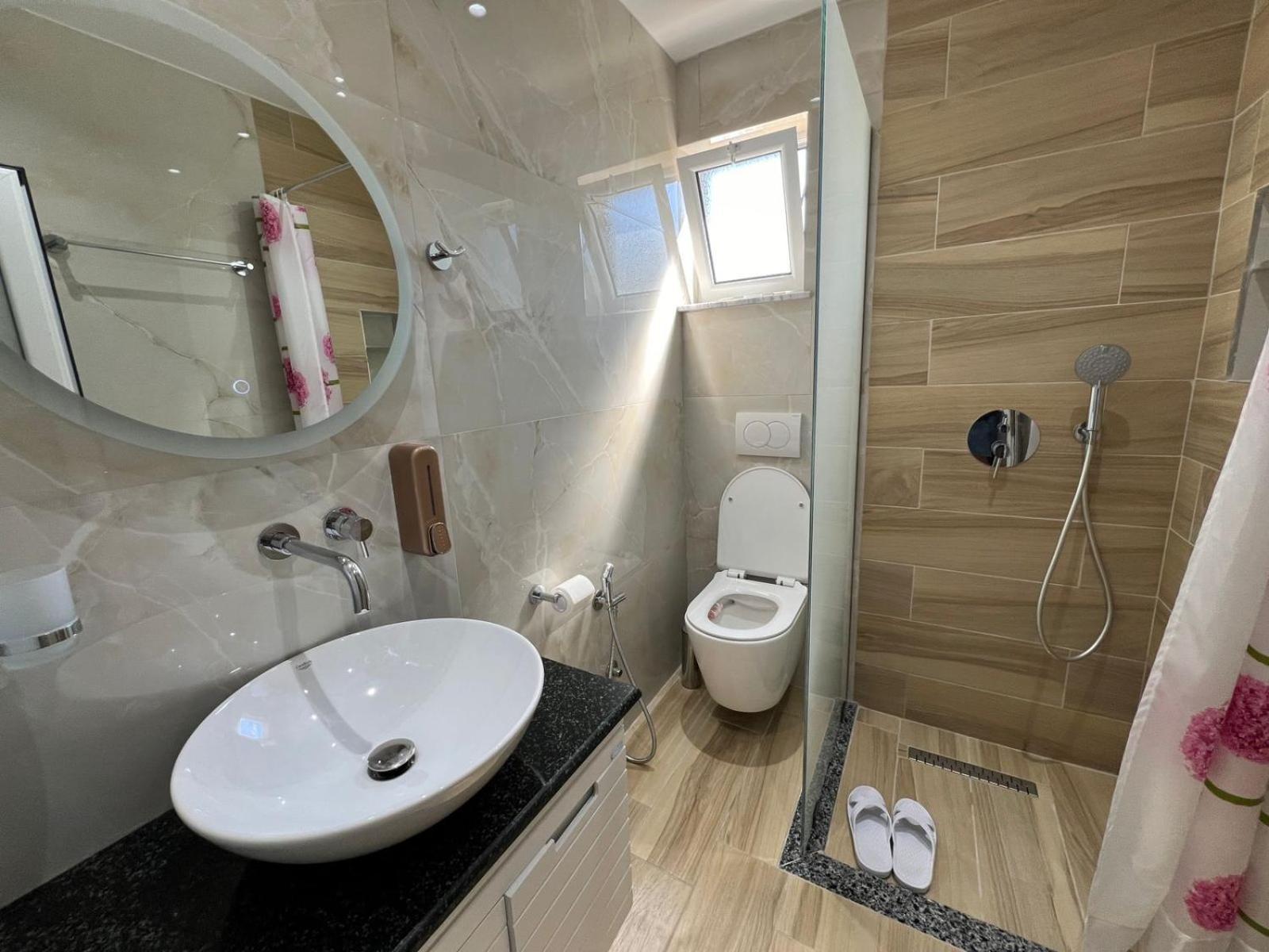 Golden Apartment Ksamil