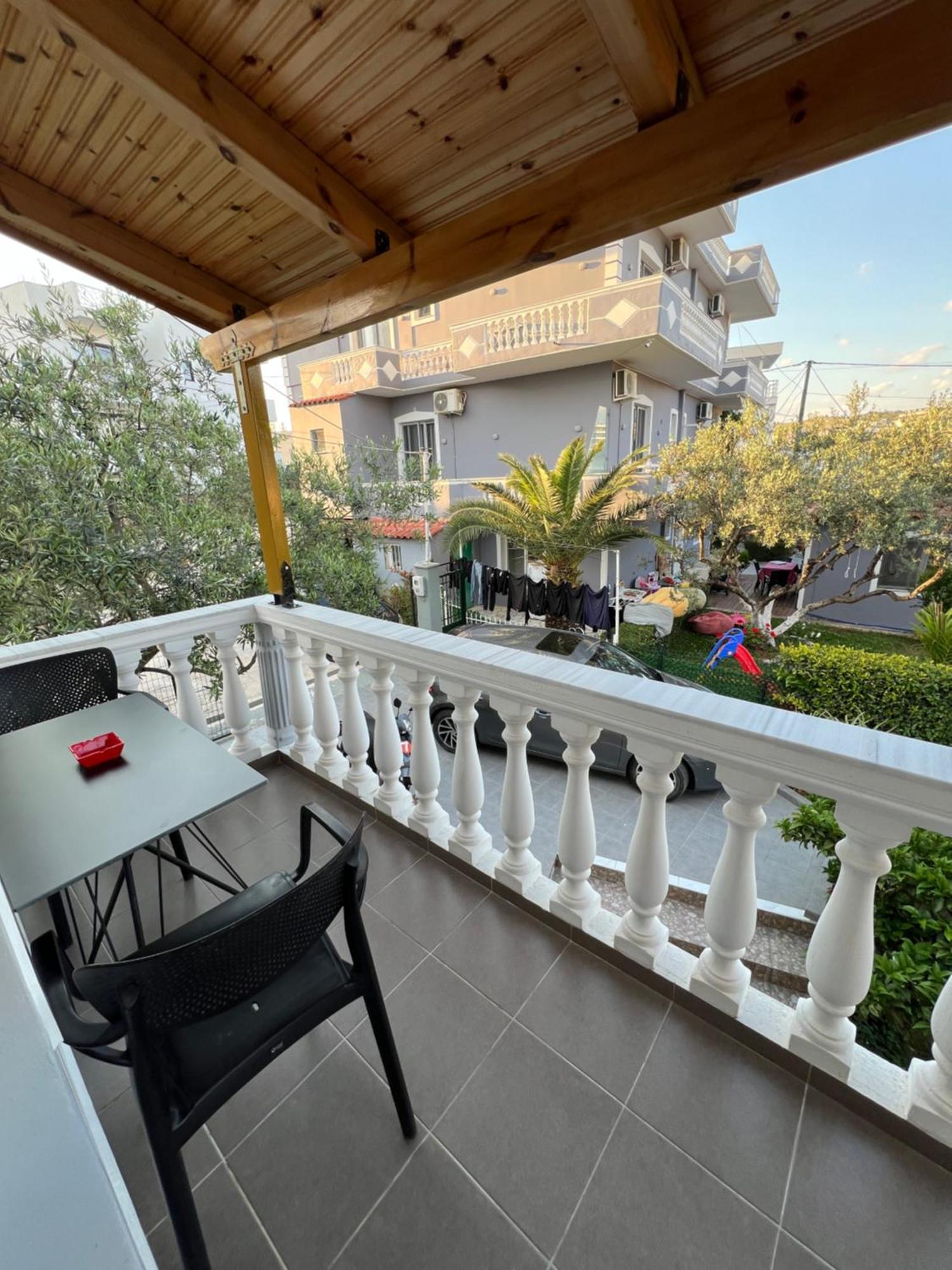Golden Apartment *